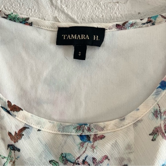 TAMARA H. Floral and Bird Patterned Ruffled Blouse Size Small - Picture 5 of 6
